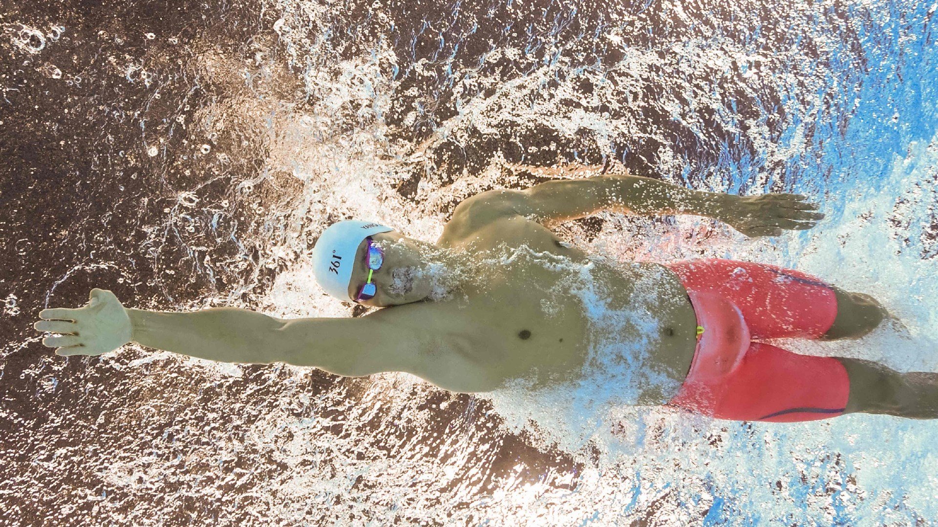 “亚戈·卡尔曼的脚下功夫和全能球技,成就阿根廷美洲狮队的辉煌”